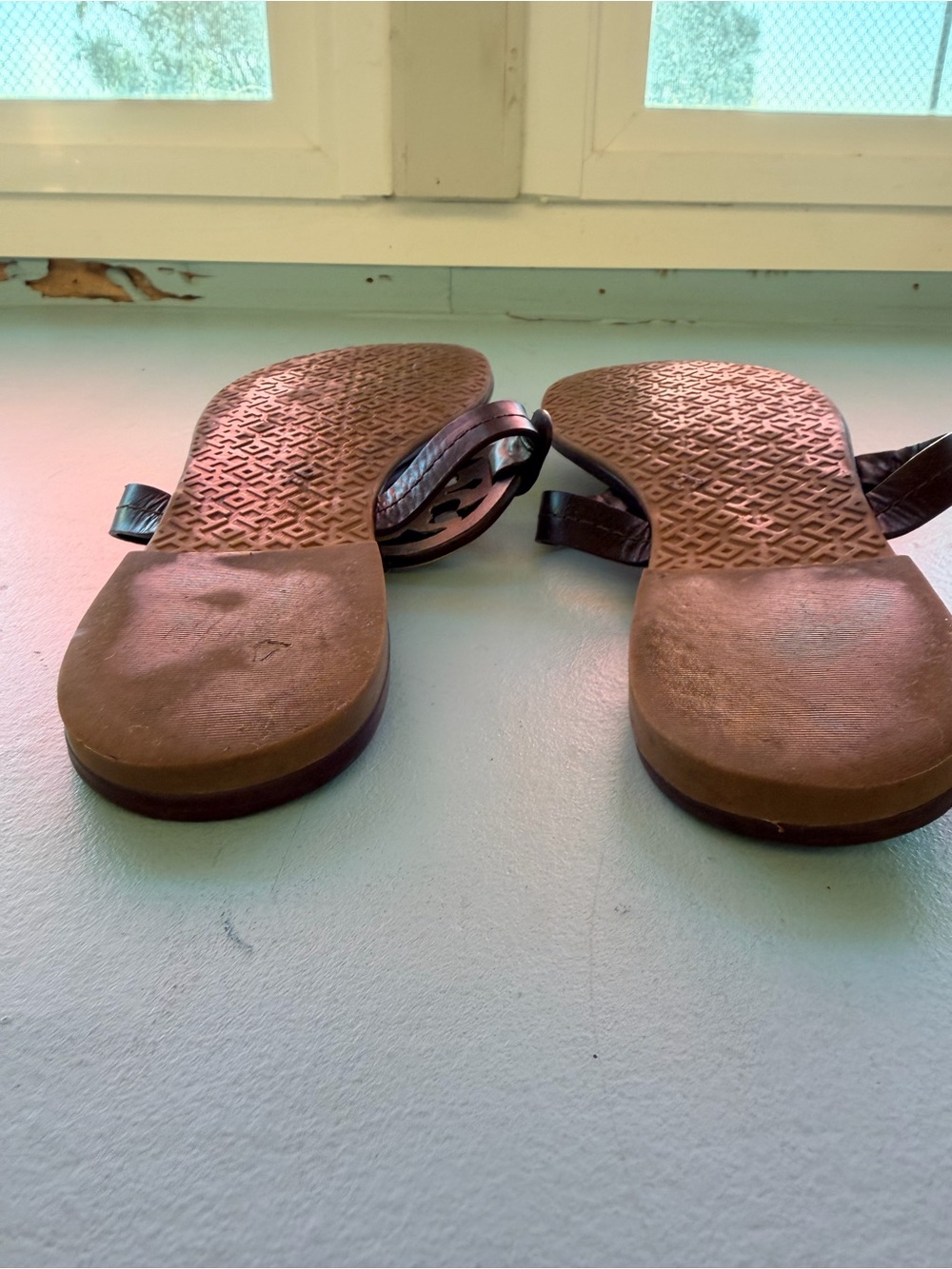 Tory Burch Brown Leather Sandal with bronze/brown(metallic) Logo Medallion - Picture 5 of 6